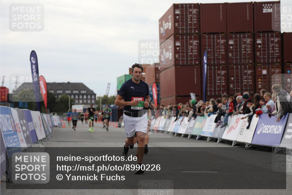 03.10.2025 - Köhlbrandbrückenlauf Yannick Fuchs http://msf.ph/oto/8990226 03.10.2025 16:01:55 Ziel 7204, 9145, 9192, 9324 meine-sportfotos.de