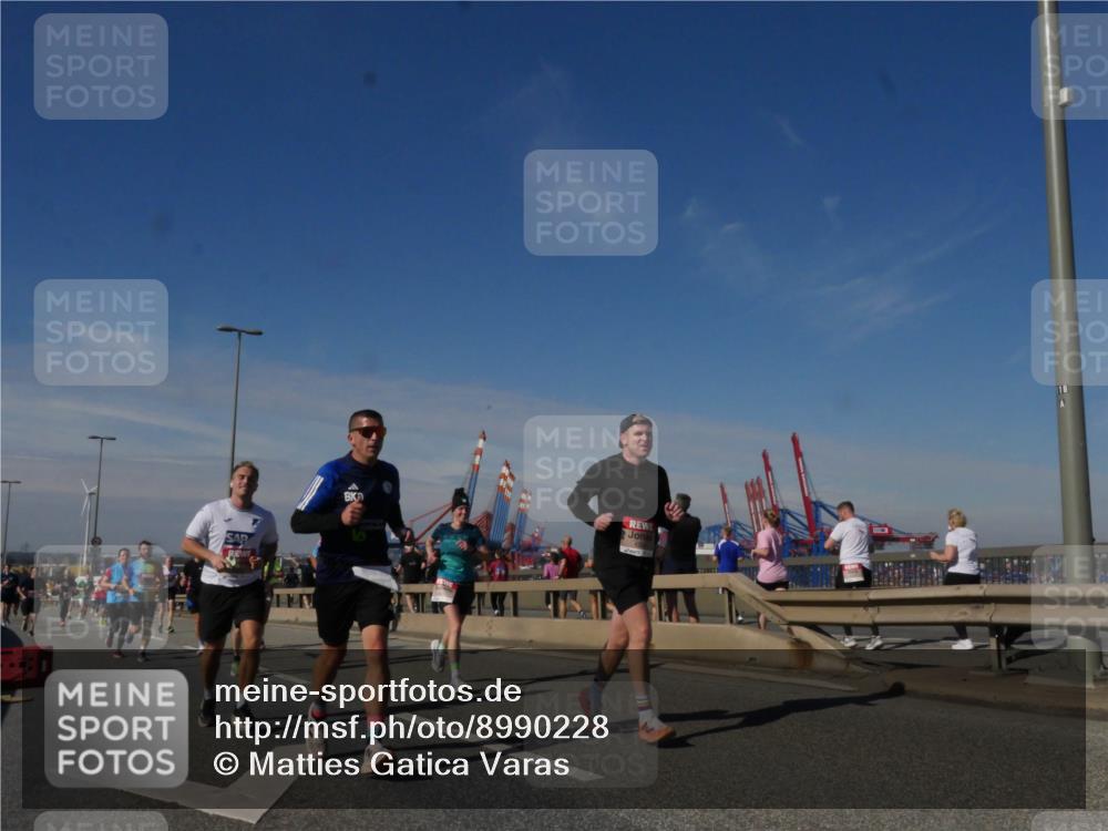 03.10.2025 - Köhlbrandbrückenlauf Matties Gatica Varas http://msf.ph/oto/8990228 03.10.2025 12:39:28 Position 2  meine-sportfotos.de