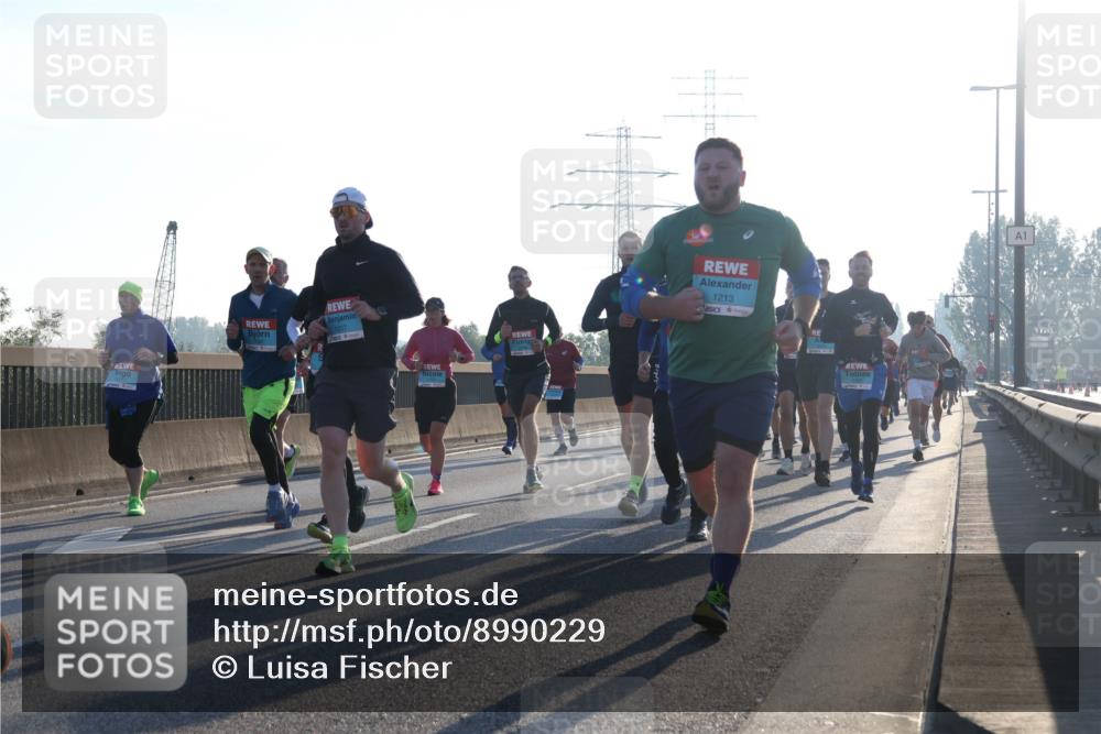 03.10.2025 - Köhlbrandbrückenlauf Luisa Fischer http://msf.ph/oto/8990229 03.10.2025 10:14:04 Position 3 1207, 1213, 1 meine-sportfotos.de