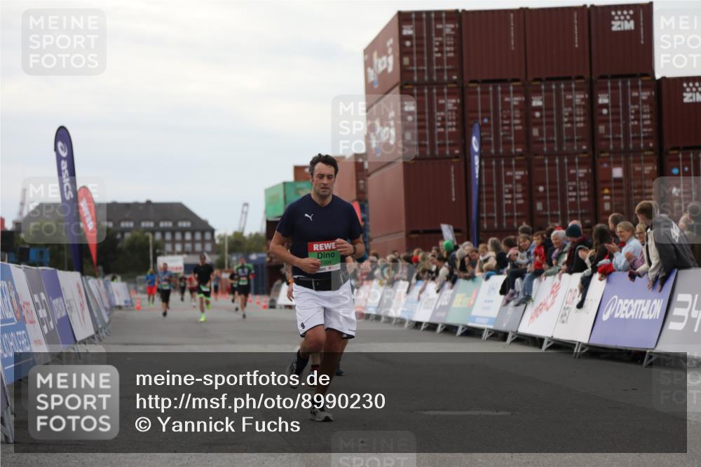 03.10.2025 - Köhlbrandbrückenlauf Yannick Fuchs http://msf.ph/oto/8990230 03.10.2025 16:01:55 Ziel 7204, 9145, 9192, 9324 meine-sportfotos.de
