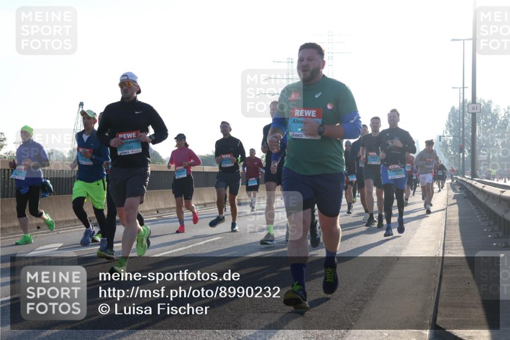 03.10.2025 - Köhlbrandbrückenlauf Luisa Fischer http://msf.ph/oto/8990232 03.10.2025 10:14:04 Position 3 1207, 1 meine-sportfotos.de