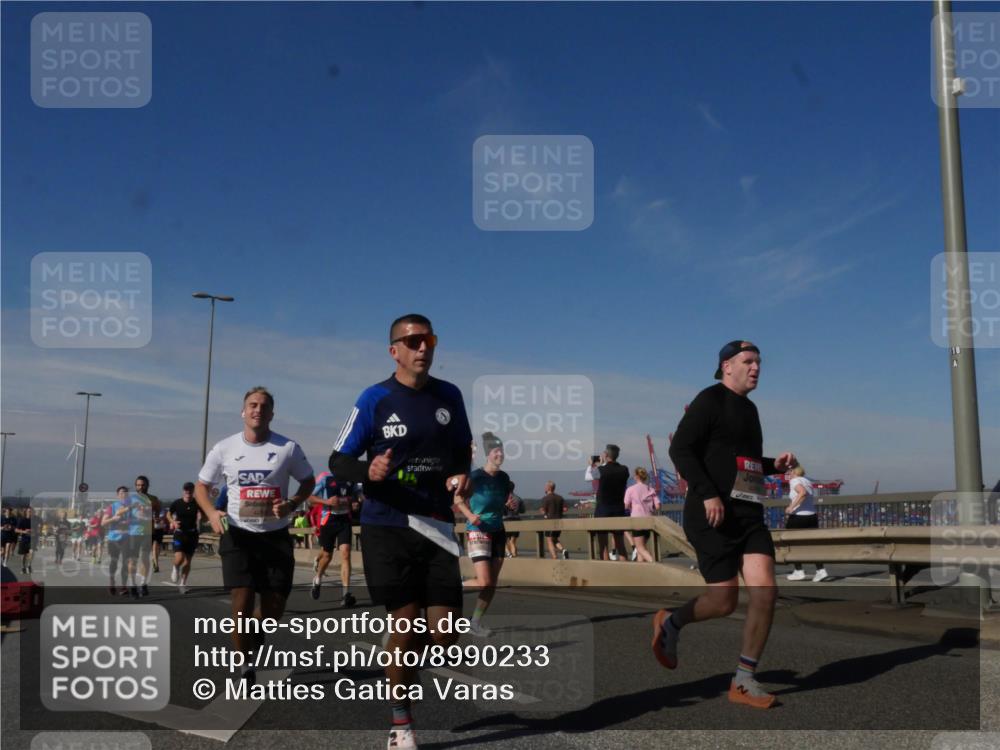 03.10.2025 - Köhlbrandbrückenlauf Matties Gatica Varas http://msf.ph/oto/8990233 03.10.2025 12:39:29 Position 2  meine-sportfotos.de