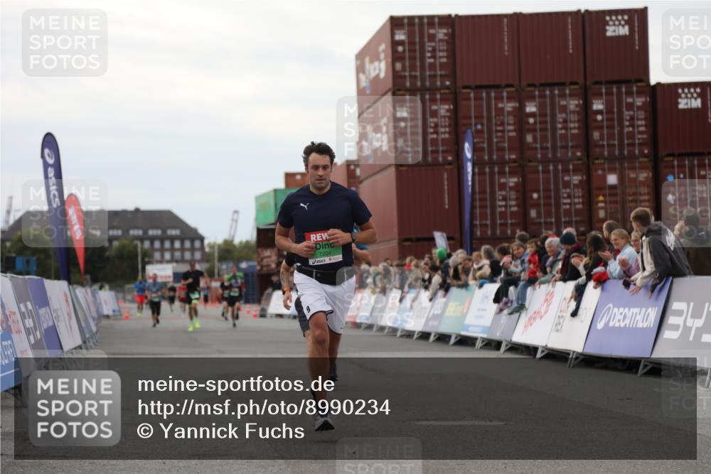 03.10.2025 - Köhlbrandbrückenlauf Yannick Fuchs http://msf.ph/oto/8990234 03.10.2025 16:01:55 Ziel 7204, 9145, 9192, 9324 meine-sportfotos.de
