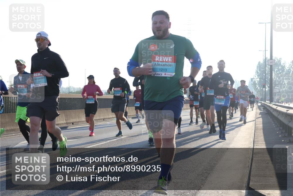 03.10.2025 - Köhlbrandbrückenlauf Luisa Fischer http://msf.ph/oto/8990235 03.10.2025 10:14:04 Position 3 1207, 1213, 1 meine-sportfotos.de
