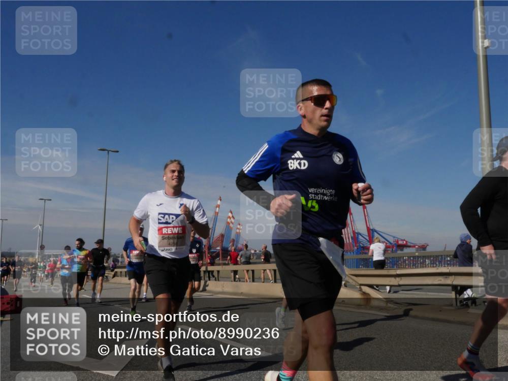 03.10.2025 - Köhlbrandbrückenlauf Matties Gatica Varas http://msf.ph/oto/8990236 03.10.2025 12:39:29 Position 2 4250 meine-sportfotos.de