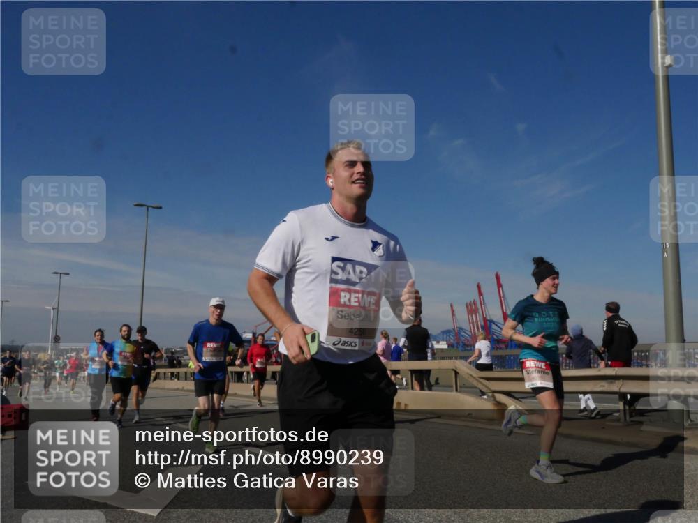 03.10.2025 - Köhlbrandbrückenlauf Matties Gatica Varas http://msf.ph/oto/8990239 03.10.2025 12:39:30 Position 2 4250, 202, 40 meine-sportfotos.de