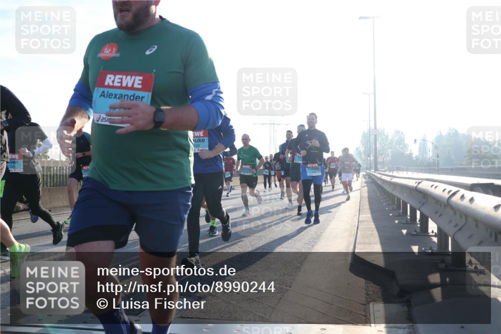 03.10.2025 - Köhlbrandbrückenlauf Luisa Fischer http://msf.ph/oto/8990244 03.10.2025 10:14:05 Position 3 1043, 249 meine-sportfotos.de