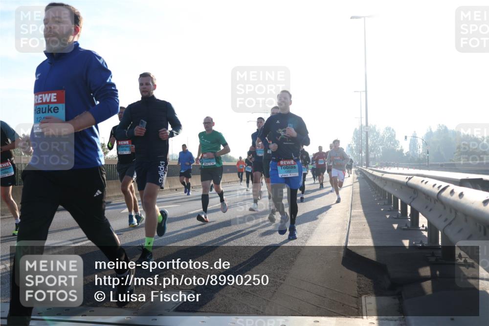 03.10.2025 - Köhlbrandbrückenlauf Luisa Fischer http://msf.ph/oto/8990250 03.10.2025 10:14:06 Position 3 124 meine-sportfotos.de