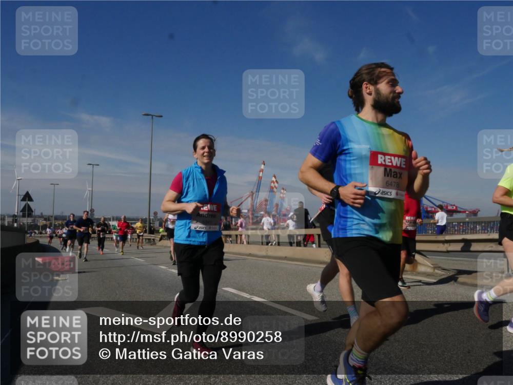 03.10.2025 - Köhlbrandbrückenlauf Matties Gatica Varas http://msf.ph/oto/8990258 03.10.2025 12:39:32 Position 2 6341, 6478 meine-sportfotos.de