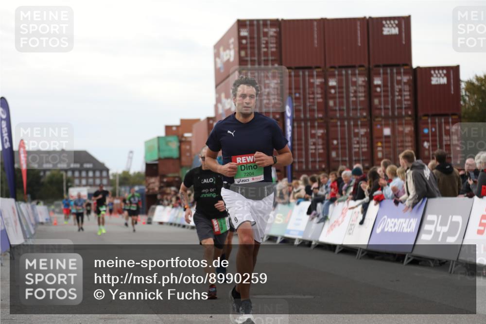 03.10.2025 - Köhlbrandbrückenlauf Yannick Fuchs http://msf.ph/oto/8990259 03.10.2025 16:01:56 Ziel 7204, 9145, 9192, 9324 meine-sportfotos.de