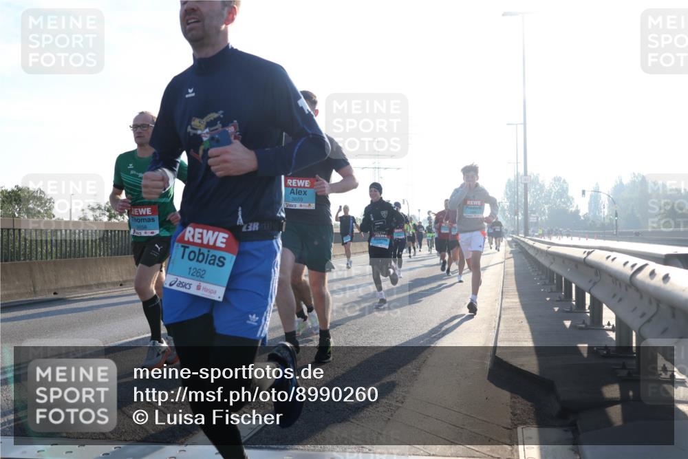 03.10.2025 - Köhlbrandbrückenlauf Luisa Fischer http://msf.ph/oto/8990260 03.10.2025 10:14:07 Position 3 3658, 1262, 3, 50, 3659 meine-sportfotos.de