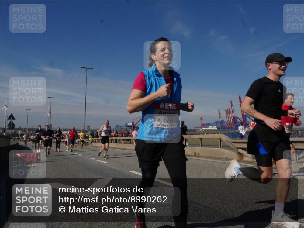 03.10.2025 - Köhlbrandbrückenlauf Matties Gatica Varas http://msf.ph/oto/8990262 03.10.2025 12:39:33 Position 2 6341 meine-sportfotos.de