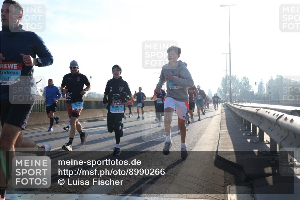 03.10.2025 - Köhlbrandbrückenlauf Luisa Fischer http://msf.ph/oto/8990266 03.10.2025 10:14:08 Position 3 2811, 2759, 2760, 4, 1396 meine-sportfotos.de