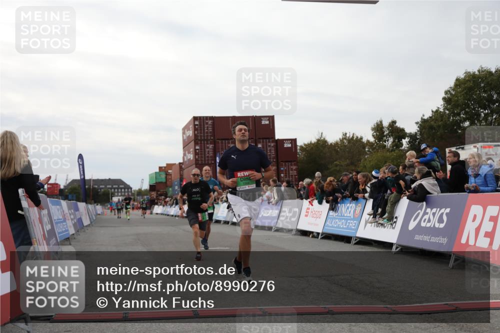 03.10.2025 - Köhlbrandbrückenlauf Yannick Fuchs http://msf.ph/oto/8990276 03.10.2025 16:01:57 Ziel 7204, 7299, 9145, 9192, 9324 meine-sportfotos.de