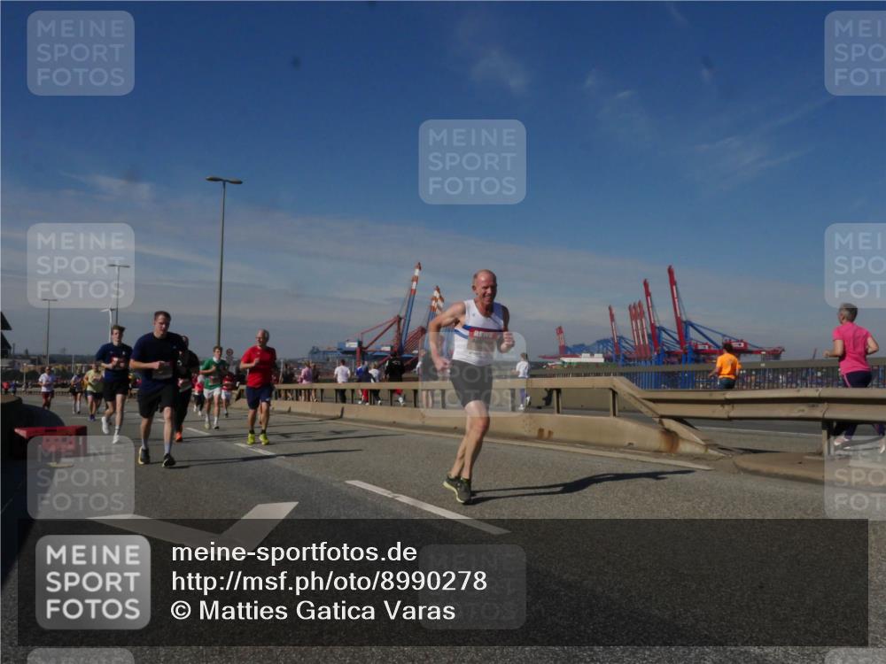 03.10.2025 - Köhlbrandbrückenlauf Matties Gatica Varas http://msf.ph/oto/8990278 03.10.2025 12:39:35 Position 2  meine-sportfotos.de