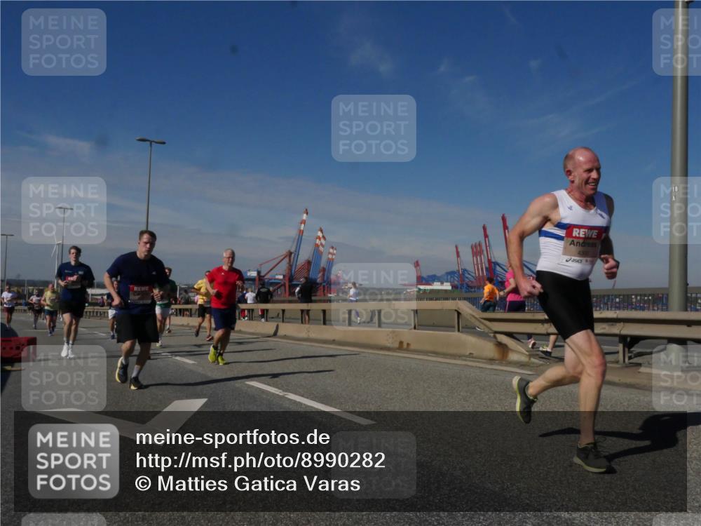 03.10.2025 - Köhlbrandbrückenlauf Matties Gatica Varas http://msf.ph/oto/8990282 03.10.2025 12:39:36 Position 2 4300 meine-sportfotos.de