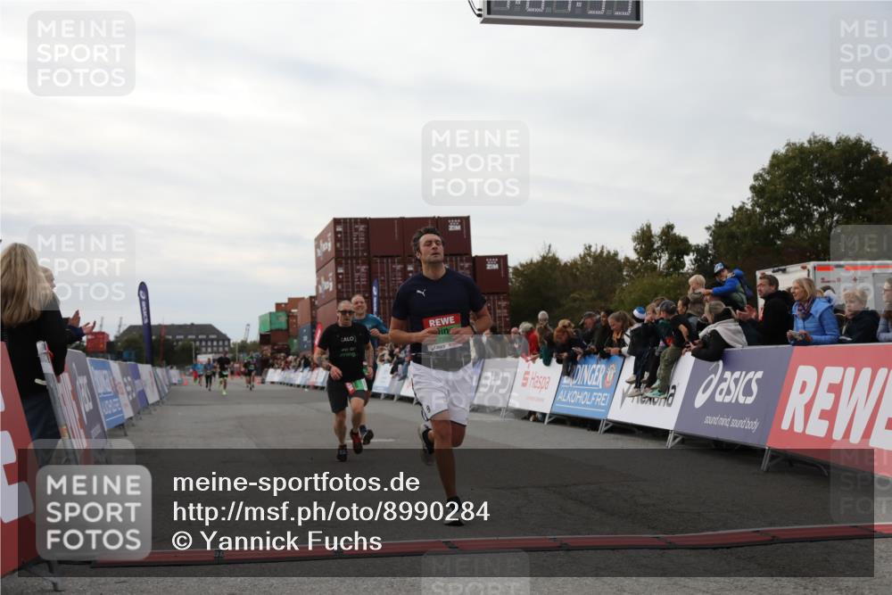 03.10.2025 - Köhlbrandbrückenlauf Yannick Fuchs http://msf.ph/oto/8990284 03.10.2025 16:01:57 Ziel 7204, 7299, 9145, 9192, 9324 meine-sportfotos.de