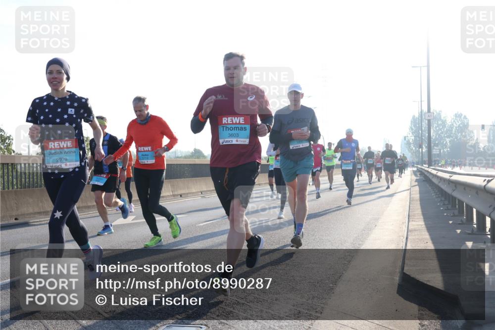 03.10.2025 - Köhlbrandbrückenlauf Luisa Fischer http://msf.ph/oto/8990287 03.10.2025 10:14:10 Position 3 2979, 3719, 3603 meine-sportfotos.de