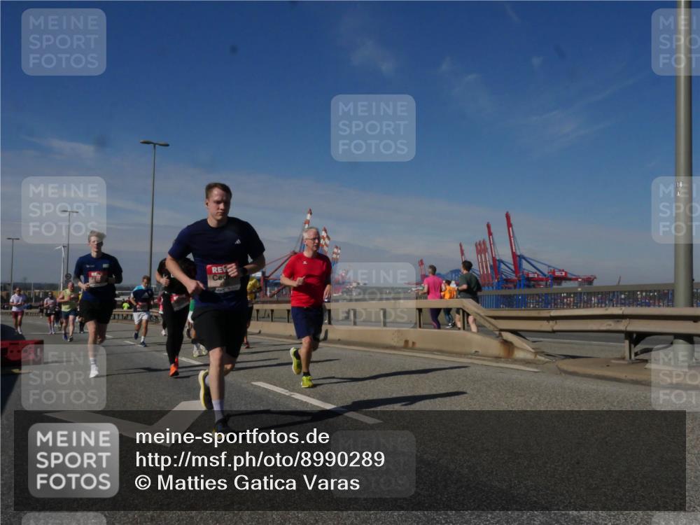 03.10.2025 - Köhlbrandbrückenlauf Matties Gatica Varas http://msf.ph/oto/8990289 03.10.2025 12:39:37 Position 2  meine-sportfotos.de