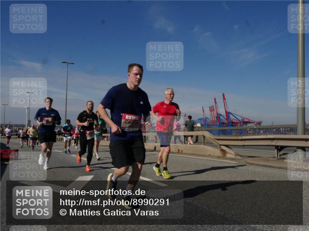 03.10.2025 - Köhlbrandbrückenlauf Matties Gatica Varas http://msf.ph/oto/8990291 03.10.2025 12:39:38 Position 2 119 meine-sportfotos.de