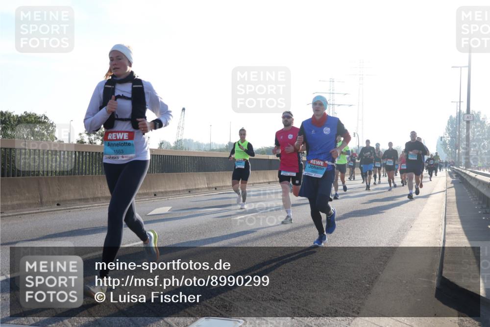 03.10.2025 - Köhlbrandbrückenlauf Luisa Fischer http://msf.ph/oto/8990299 03.10.2025 10:14:12 Position 3 1553, 1 meine-sportfotos.de