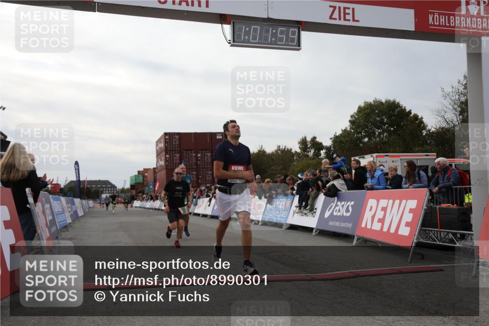 03.10.2025 - Köhlbrandbrückenlauf Yannick Fuchs http://msf.ph/oto/8990301 03.10.2025 16:01:57 Ziel 7204, 7299, 9145, 9192, 9324 meine-sportfotos.de
