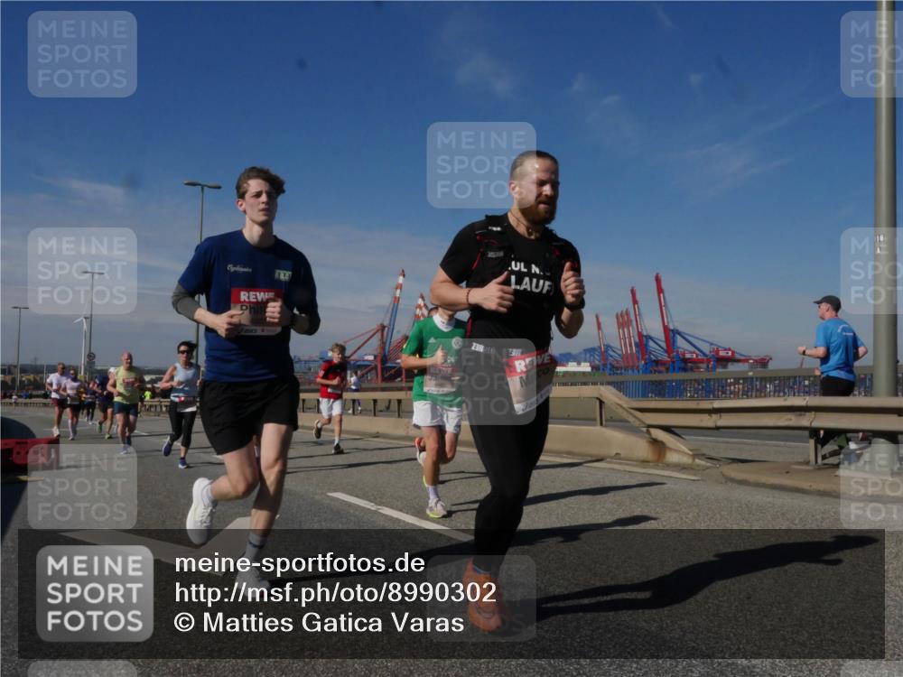 03.10.2025 - Köhlbrandbrückenlauf Matties Gatica Varas http://msf.ph/oto/8990302 03.10.2025 12:39:39 Position 2 3, 10, 3 meine-sportfotos.de