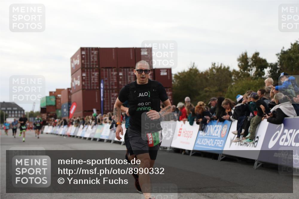 03.10.2025 - Köhlbrandbrückenlauf Yannick Fuchs http://msf.ph/oto/8990332 03.10.2025 16:01:58 Ziel 7204, 7299, 9145, 9324 meine-sportfotos.de