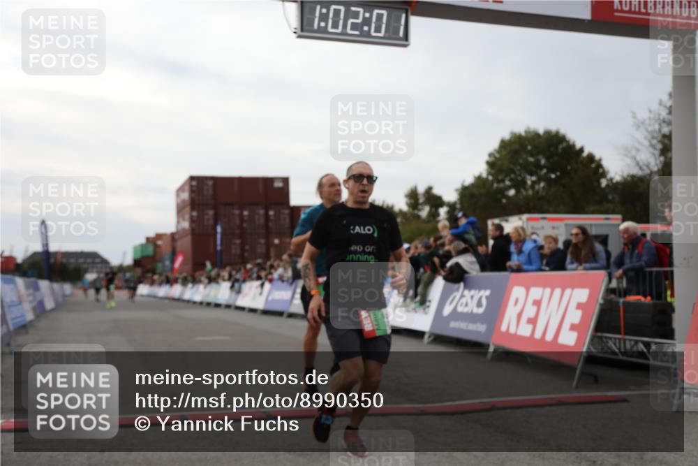 03.10.2025 - Köhlbrandbrückenlauf Yannick Fuchs http://msf.ph/oto/8990350 03.10.2025 16:01:59 Ziel 7204, 7299, 9145, 9324 meine-sportfotos.de