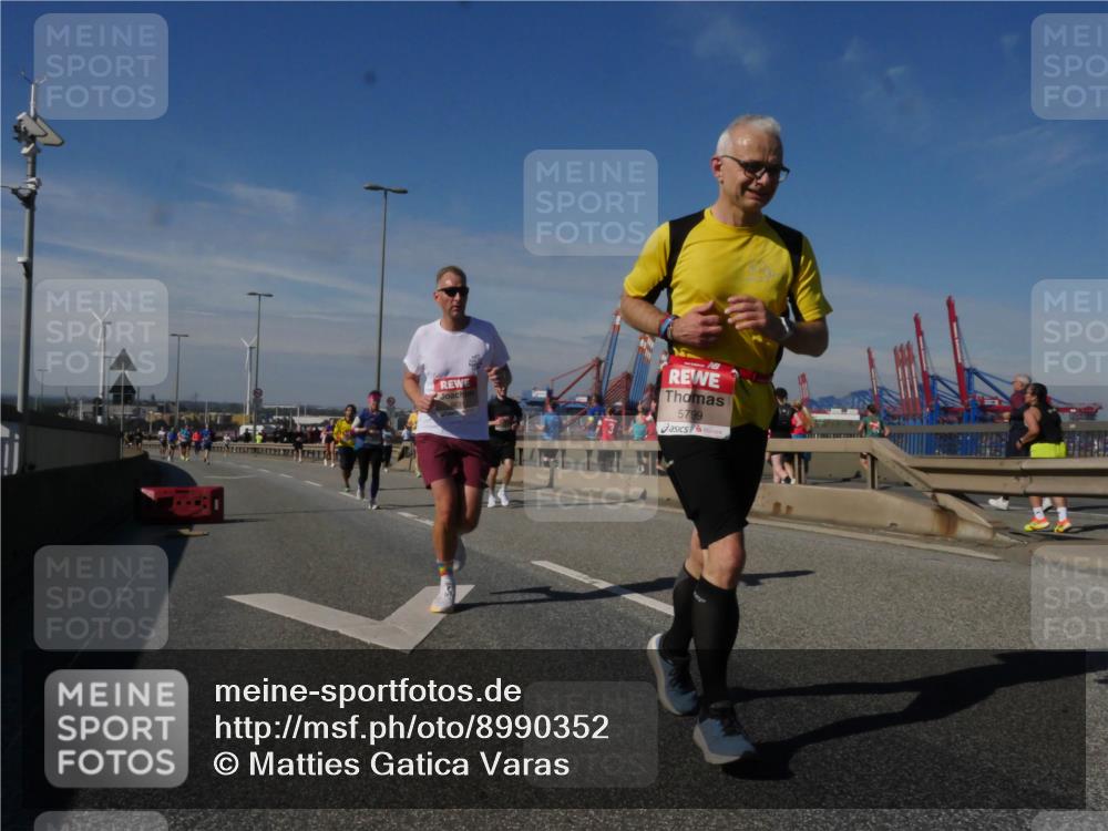 03.10.2025 - Köhlbrandbrückenlauf Matties Gatica Varas http://msf.ph/oto/8990352 03.10.2025 12:39:46 Position 2 88824, 5799 meine-sportfotos.de