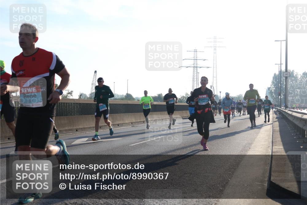 03.10.2025 - Köhlbrandbrückenlauf Luisa Fischer http://msf.ph/oto/8990367 03.10.2025 10:14:21 Position 3 1297 meine-sportfotos.de