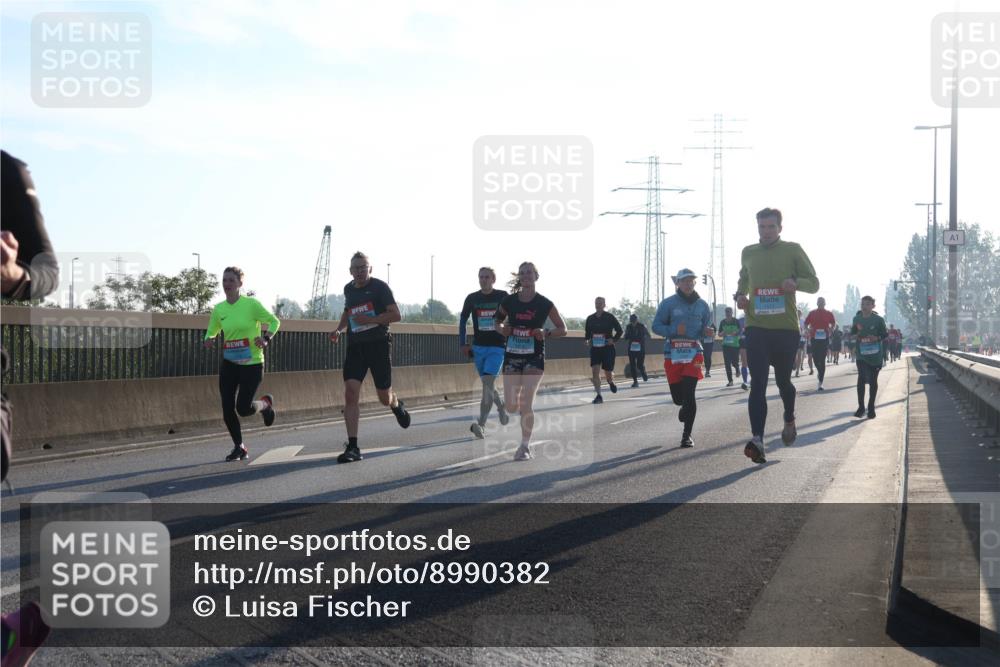 03.10.2025 - Köhlbrandbrückenlauf Luisa Fischer http://msf.ph/oto/8990382 03.10.2025 10:14:23 Position 3 1 meine-sportfotos.de