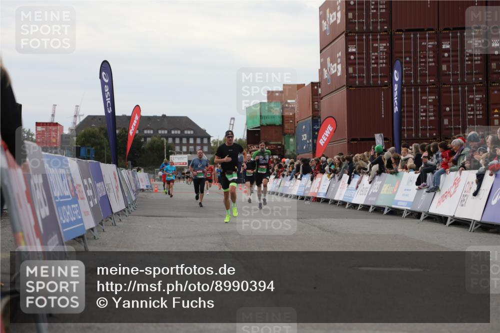 03.10.2025 - Köhlbrandbrückenlauf Yannick Fuchs http://msf.ph/oto/8990394 03.10.2025 16:02:01 Ziel 7204, 7299, 8988, 9145, 9324 meine-sportfotos.de