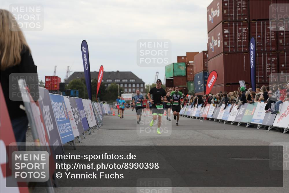 03.10.2025 - Köhlbrandbrückenlauf Yannick Fuchs http://msf.ph/oto/8990398 03.10.2025 16:02:01 Ziel 7204, 7299, 8988, 9145, 9324 meine-sportfotos.de