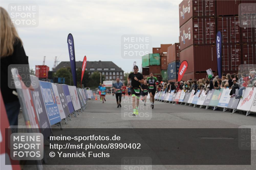 03.10.2025 - Köhlbrandbrückenlauf Yannick Fuchs http://msf.ph/oto/8990402 03.10.2025 16:02:01 Ziel 7204, 7299, 8988, 9145, 9324 meine-sportfotos.de