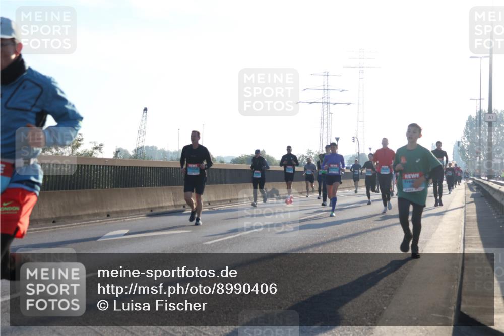 03.10.2025 - Köhlbrandbrückenlauf Luisa Fischer http://msf.ph/oto/8990406 03.10.2025 10:14:26 Position 3 1 meine-sportfotos.de