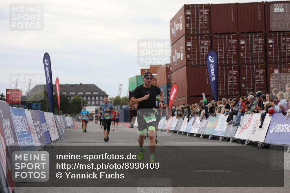 03.10.2025 - Köhlbrandbrückenlauf Yannick Fuchs http://msf.ph/oto/8990409 03.10.2025 16:02:04 Ziel 7115, 7160, 7299, 8988 meine-sportfotos.de