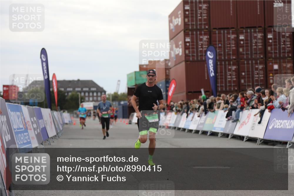 03.10.2025 - Köhlbrandbrückenlauf Yannick Fuchs http://msf.ph/oto/8990415 03.10.2025 16:02:04 Ziel 7115, 7160, 7299, 8988 meine-sportfotos.de