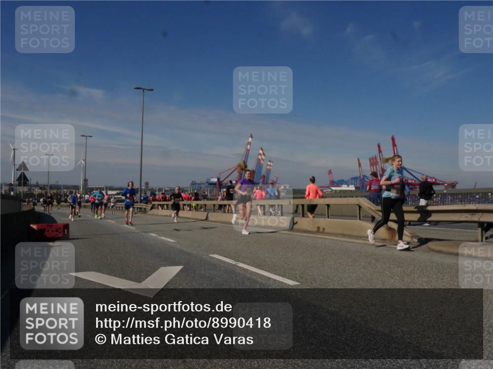 03.10.2025 - Köhlbrandbrückenlauf Matties Gatica Varas http://msf.ph/oto/8990418 03.10.2025 12:39:56 Position 2  meine-sportfotos.de