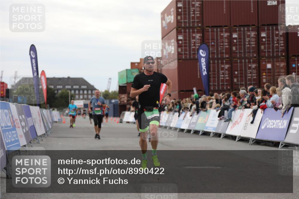 03.10.2025 - Köhlbrandbrückenlauf Yannick Fuchs http://msf.ph/oto/8990422 03.10.2025 16:02:04 Ziel 7115, 7160, 7299, 8988 meine-sportfotos.de