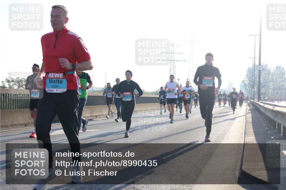 03.10.2025 - Köhlbrandbrückenlauf Luisa Fischer http://msf.ph/oto/8990435 03.10.2025 10:14:30 Position 3 3358 meine-sportfotos.de