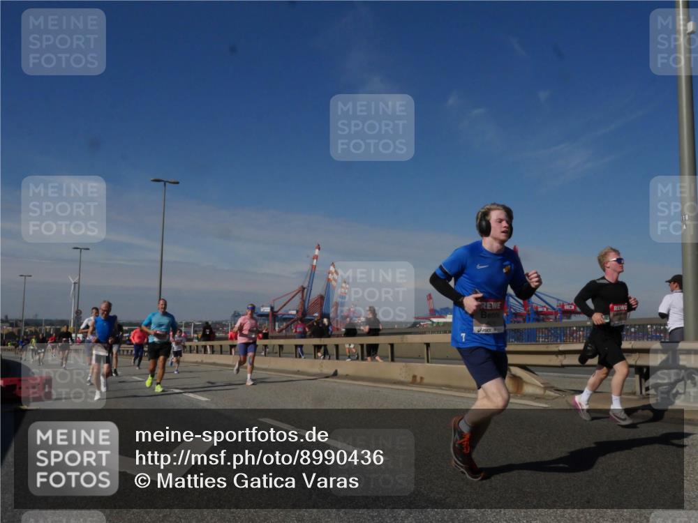 03.10.2025 - Köhlbrandbrückenlauf Matties Gatica Varas http://msf.ph/oto/8990436 03.10.2025 12:40:01 Position 2  meine-sportfotos.de