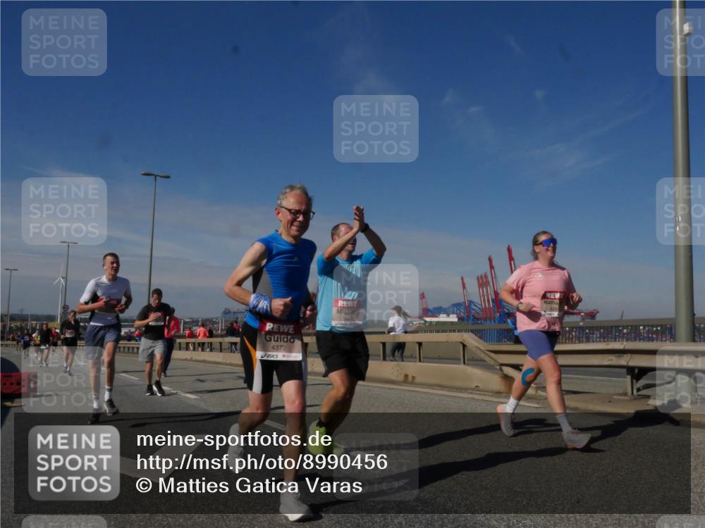 03.10.2025 - Köhlbrandbrückenlauf Matties Gatica Varas http://msf.ph/oto/8990456 03.10.2025 12:40:04 Position 2 4372, 4291 meine-sportfotos.de