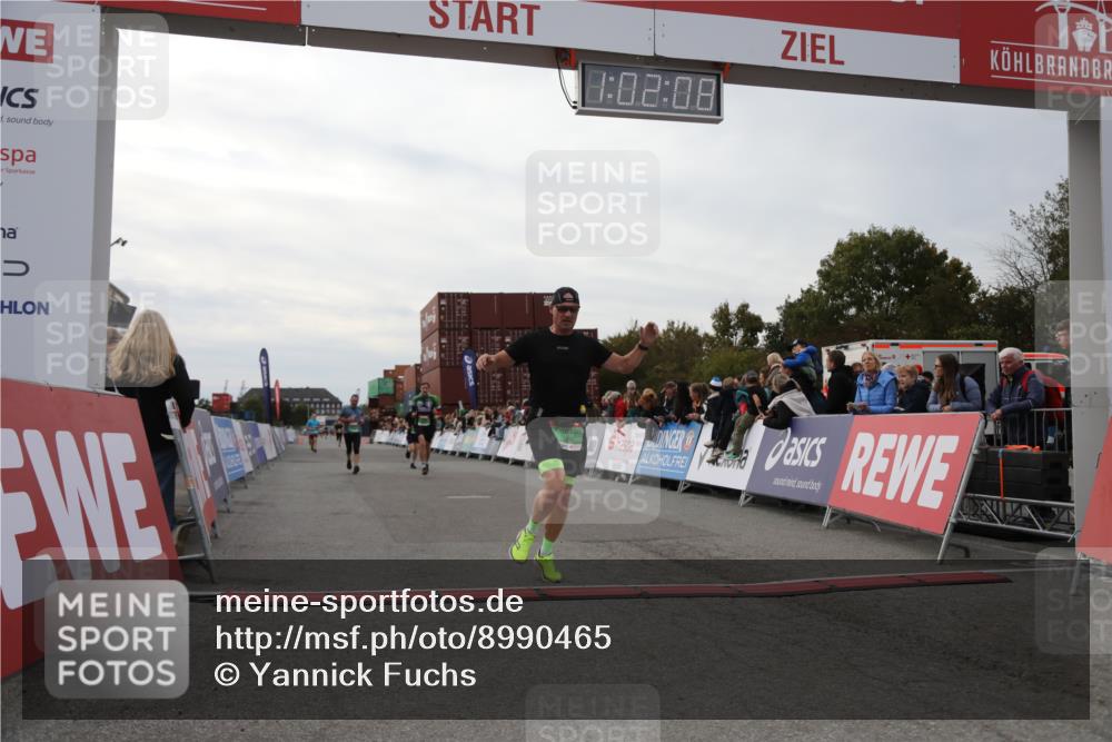 03.10.2025 - Köhlbrandbrückenlauf Yannick Fuchs http://msf.ph/oto/8990465 03.10.2025 16:02:06 Ziel 7115, 7160, 7299, 8988 meine-sportfotos.de