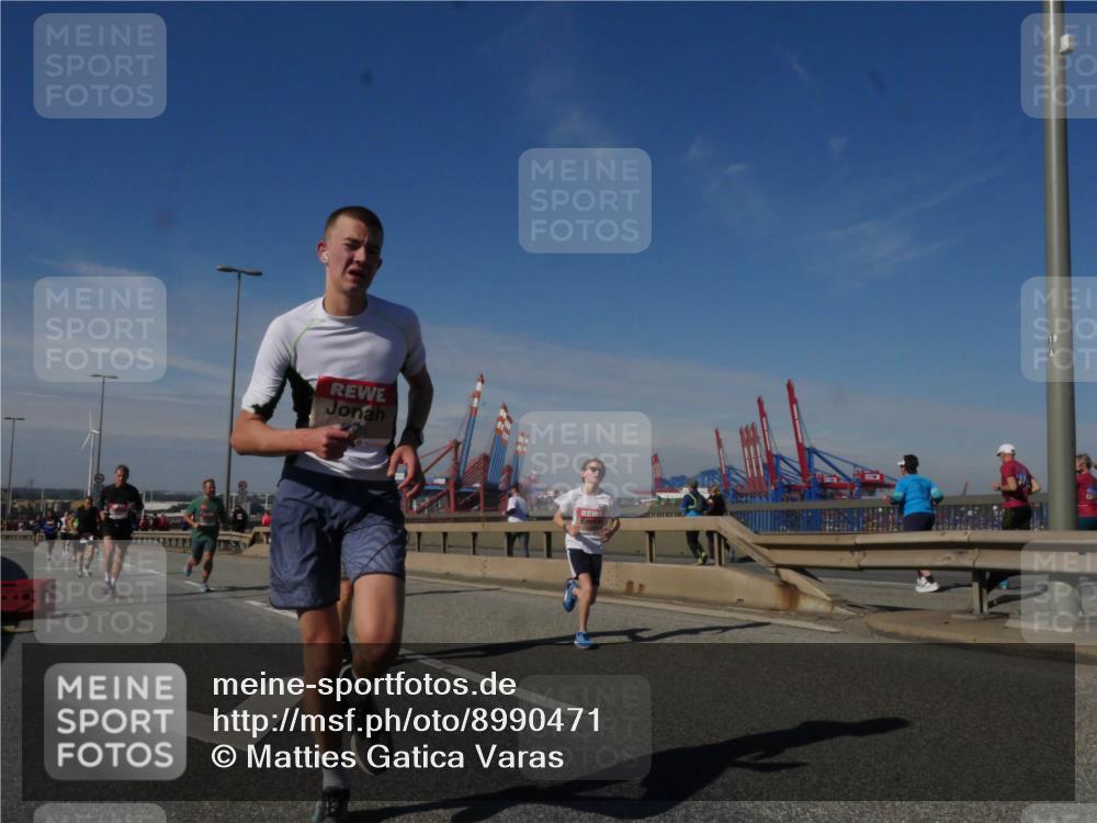 03.10.2025 - Köhlbrandbrückenlauf Matties Gatica Varas http://msf.ph/oto/8990471 03.10.2025 12:40:05 Position 2 2208, 18 meine-sportfotos.de