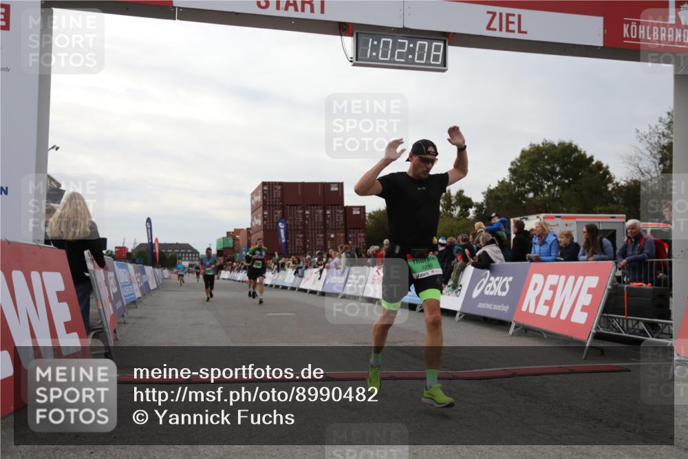 03.10.2025 - Köhlbrandbrückenlauf Yannick Fuchs http://msf.ph/oto/8990482 03.10.2025 16:02:06 Ziel 7115, 7160, 7299, 8988 meine-sportfotos.de