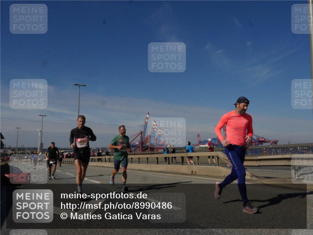 03.10.2025 - Köhlbrandbrückenlauf Matties Gatica Varas http://msf.ph/oto/8990486 03.10.2025 12:40:08 Position 2  meine-sportfotos.de