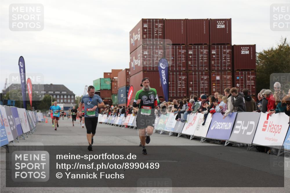 03.10.2025 - Köhlbrandbrückenlauf Yannick Fuchs http://msf.ph/oto/8990489 03.10.2025 16:02:07 Ziel 7115, 7160, 7299, 8988 meine-sportfotos.de