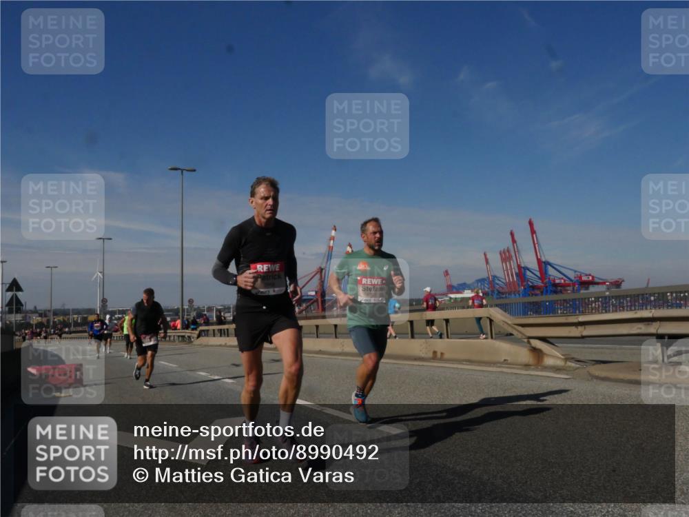 03.10.2025 - Köhlbrandbrückenlauf Matties Gatica Varas http://msf.ph/oto/8990492 03.10.2025 12:40:09 Position 2  meine-sportfotos.de
