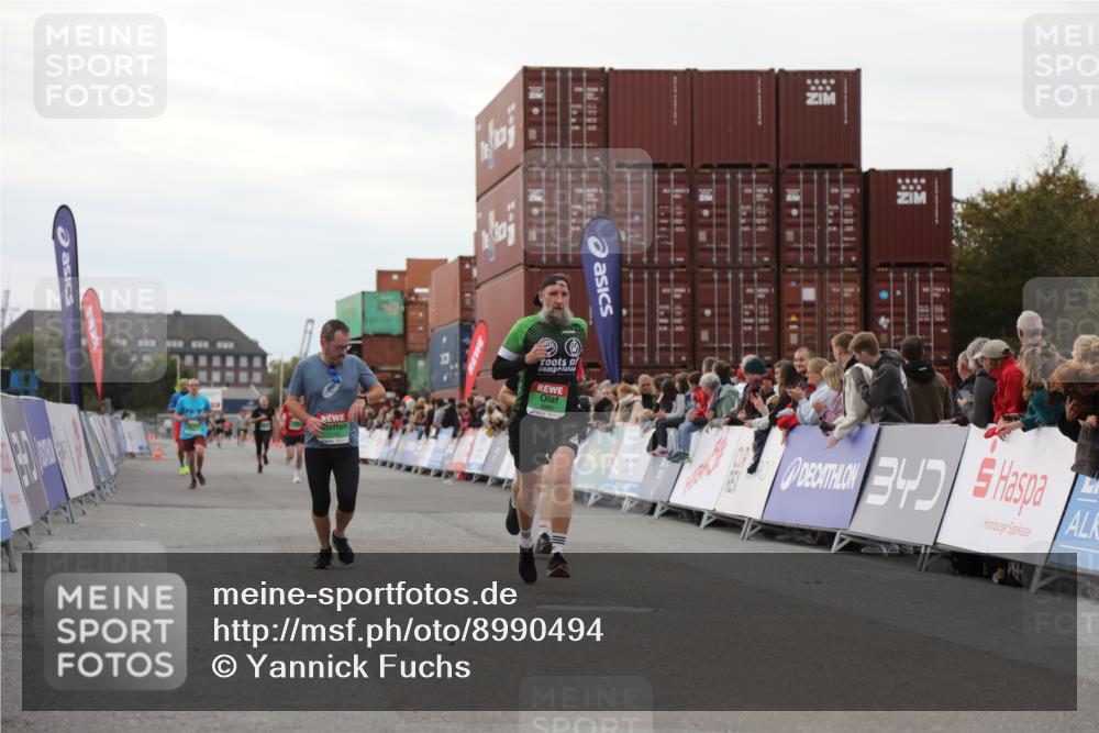 03.10.2025 - Köhlbrandbrückenlauf Yannick Fuchs http://msf.ph/oto/8990494 03.10.2025 16:02:07 Ziel 7115, 7160, 7299, 8988 meine-sportfotos.de